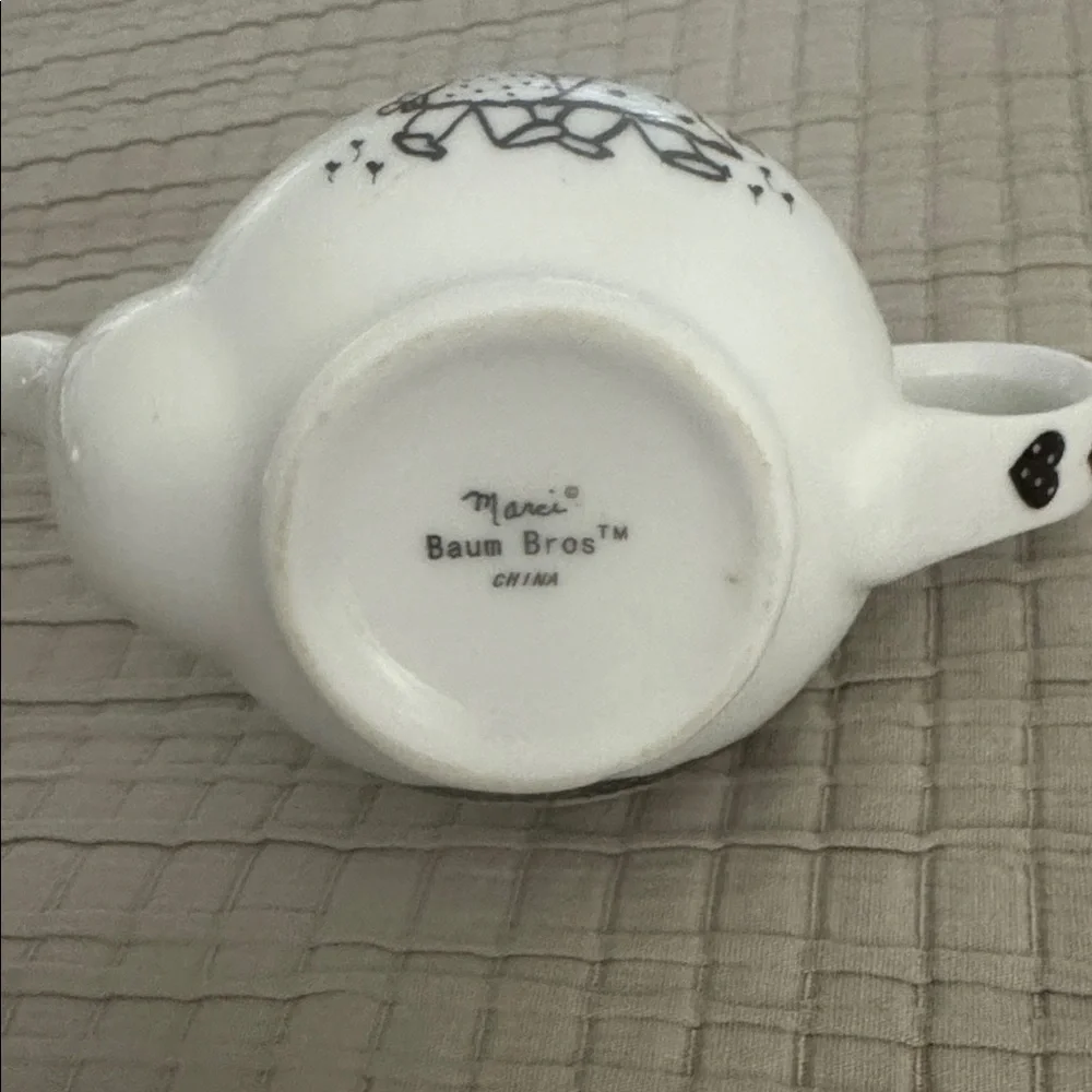 Children of the Inner Light Ceramic White ‘Sisters’ Teapot with Hinged Lid